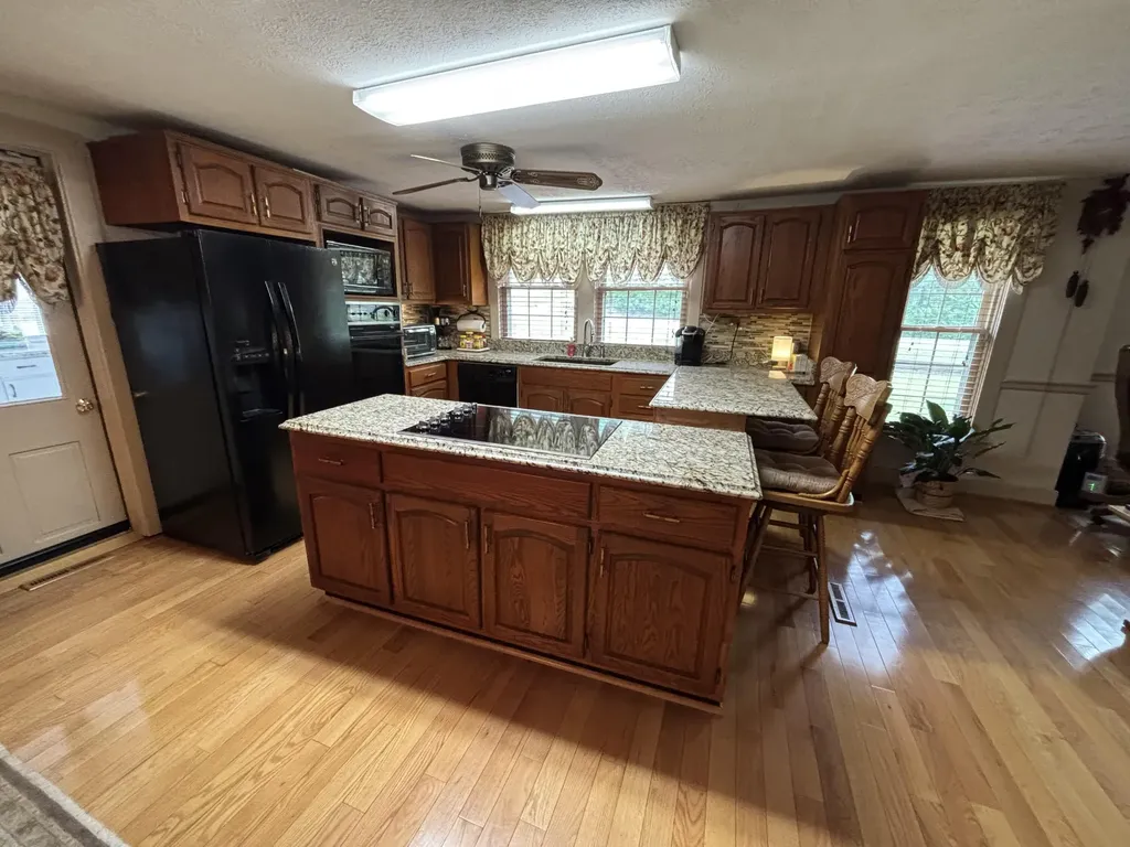 411 E 2nd Street Perryville KY 40468