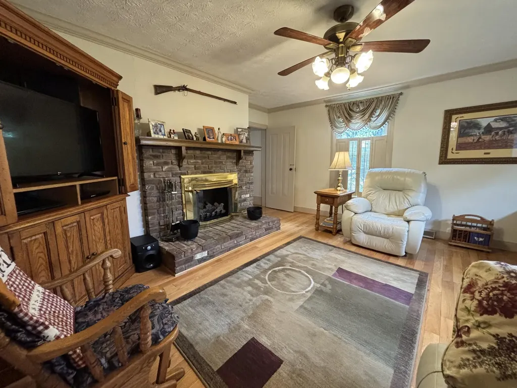 411 E 2nd Street Perryville KY 40468