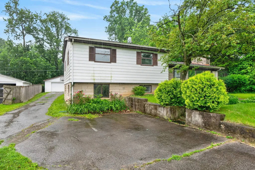 1804 Ranier Drive Lexington KY 40505