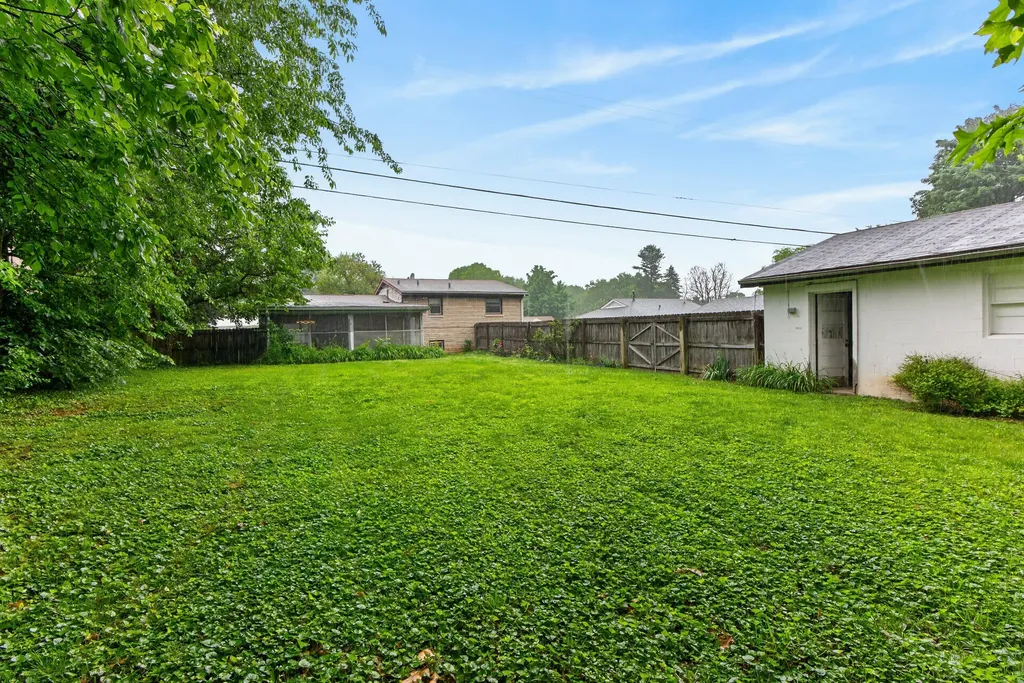 1804 Ranier Drive Lexington KY 40505