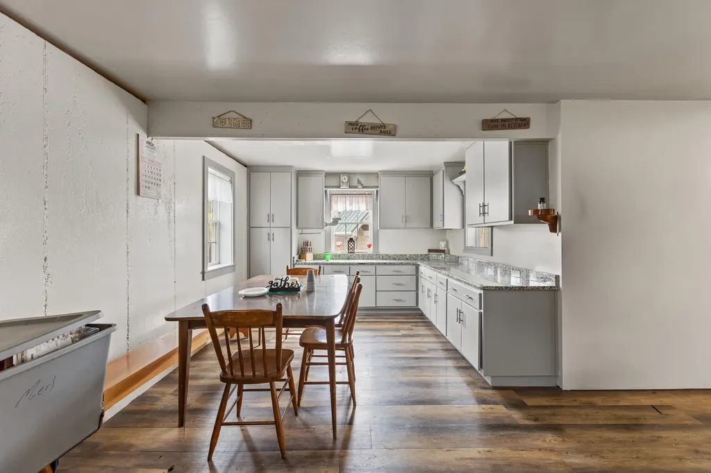 4445 Pine Grove Road Means KY 40346