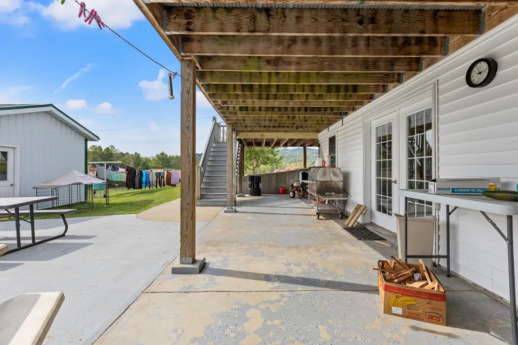 4445 Pine Grove Road Means KY 40346