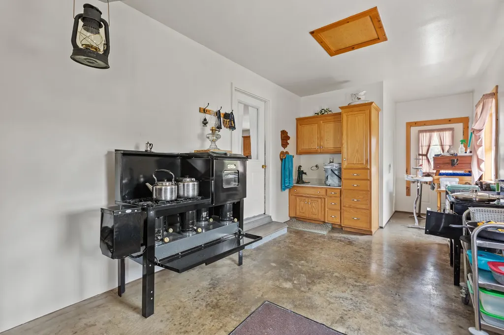 4445 Pine Grove Road Means KY 40346