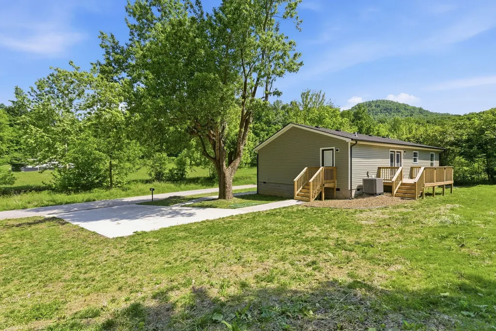 290 Walton Road Irvine KY 40336