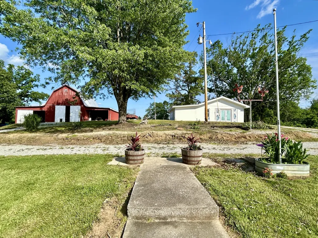 94 Tarter Cemetery Road Nancy KY 42544