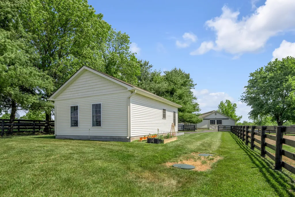 595 Moores Mill Road Midway KY 40347