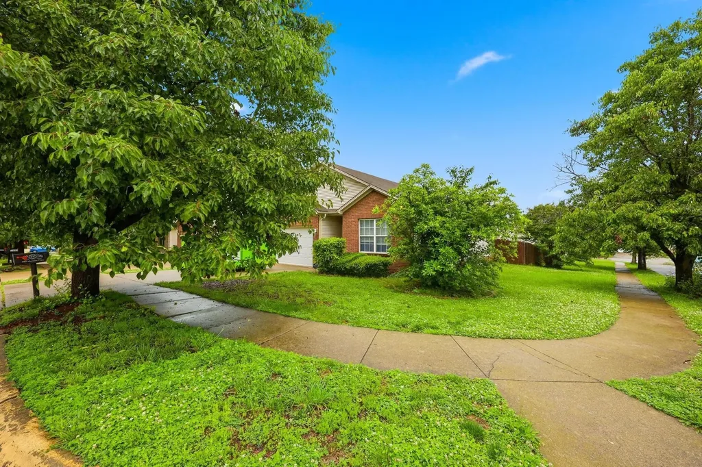 2601 Shannon Trace Lexington KY 40511