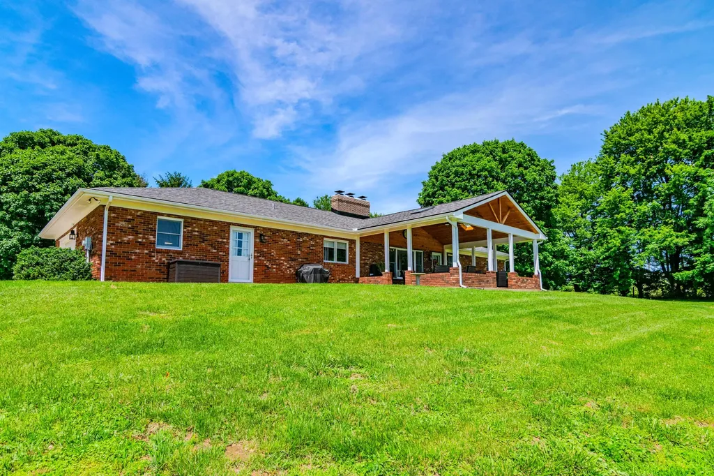 3095 Old Maysville Road Mt Sterling KY 40353