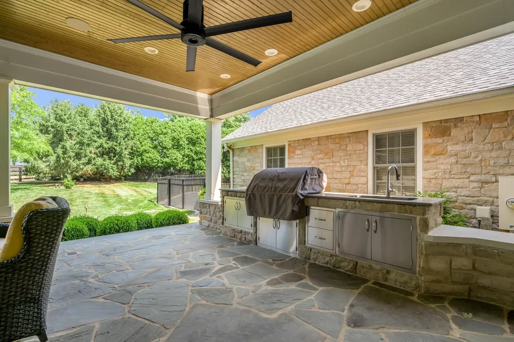 595 Moores Mill Road Midway KY 40347