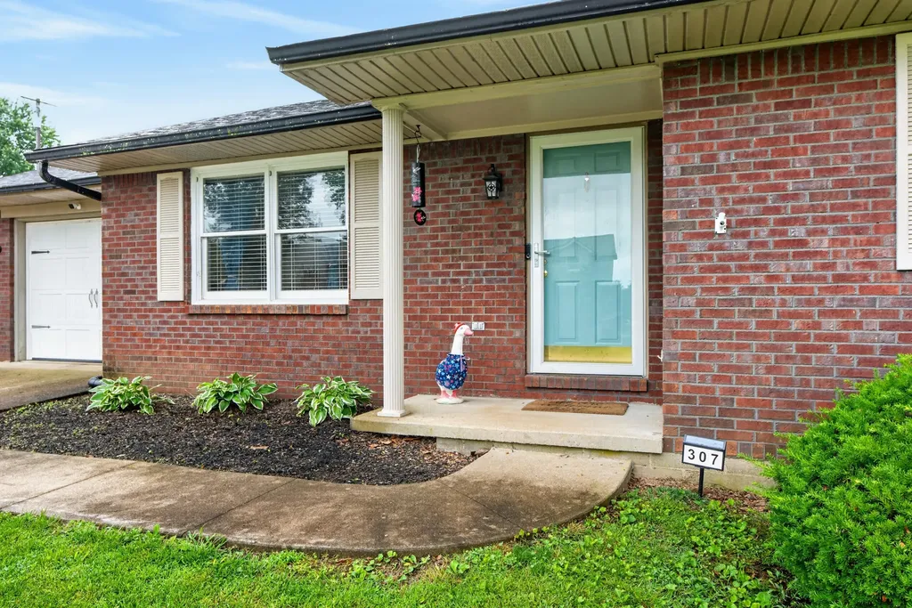 307 Castle Boulevard Paris KY 40361
