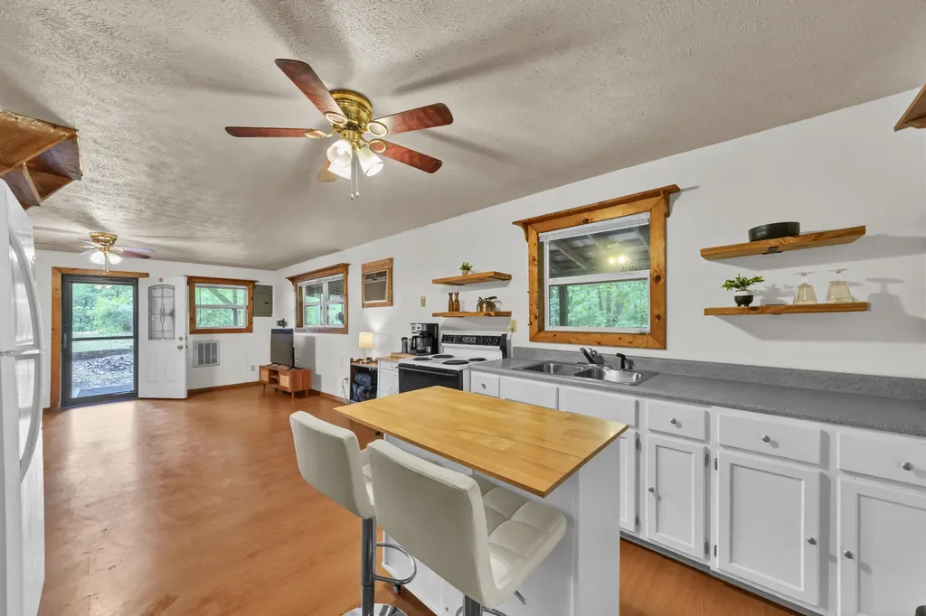 401 Turkey Ridge Road Wellington KY 40387