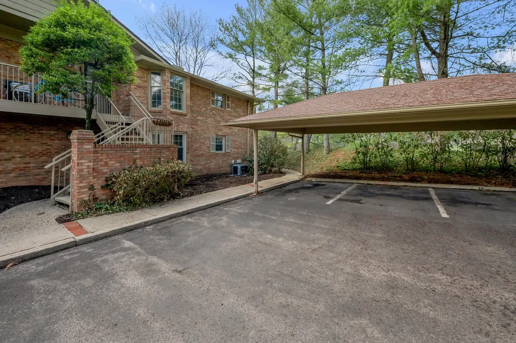 1167 Turkey Foot Road Lexington KY 40502