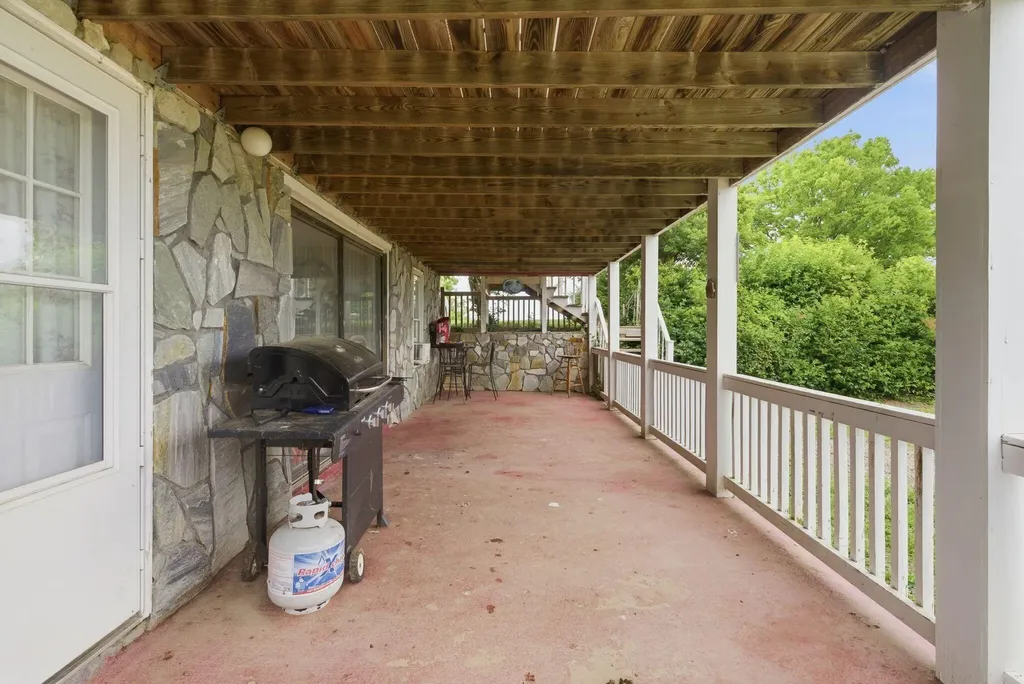 1225 Rooster Run Road Owingsville KY 40360