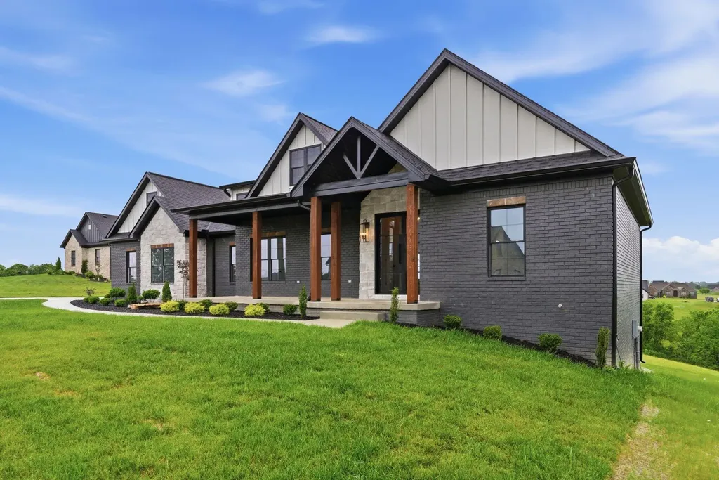 4107 Equestrian Way Richmond KY 40475