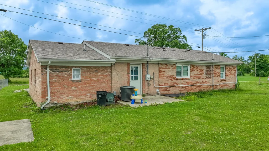 97 Cedar Cliff Road Waco KY 40385