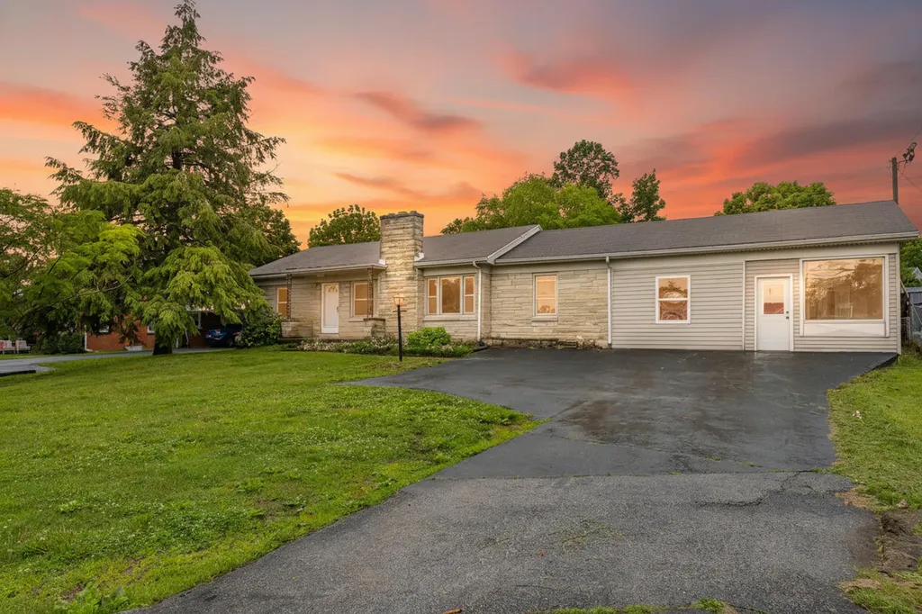 3970 Lexington Road Paris KY 40361