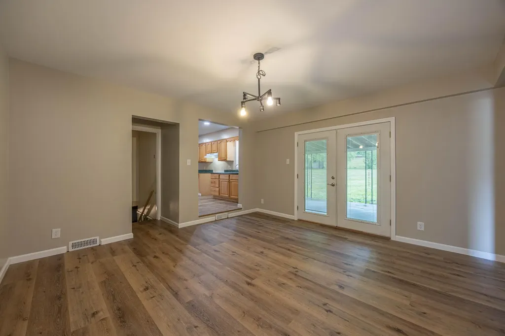 3970 Lexington Road Paris KY 40361