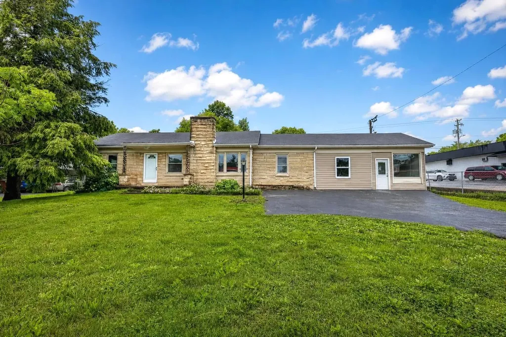 3970 Lexington Road Paris KY 40361