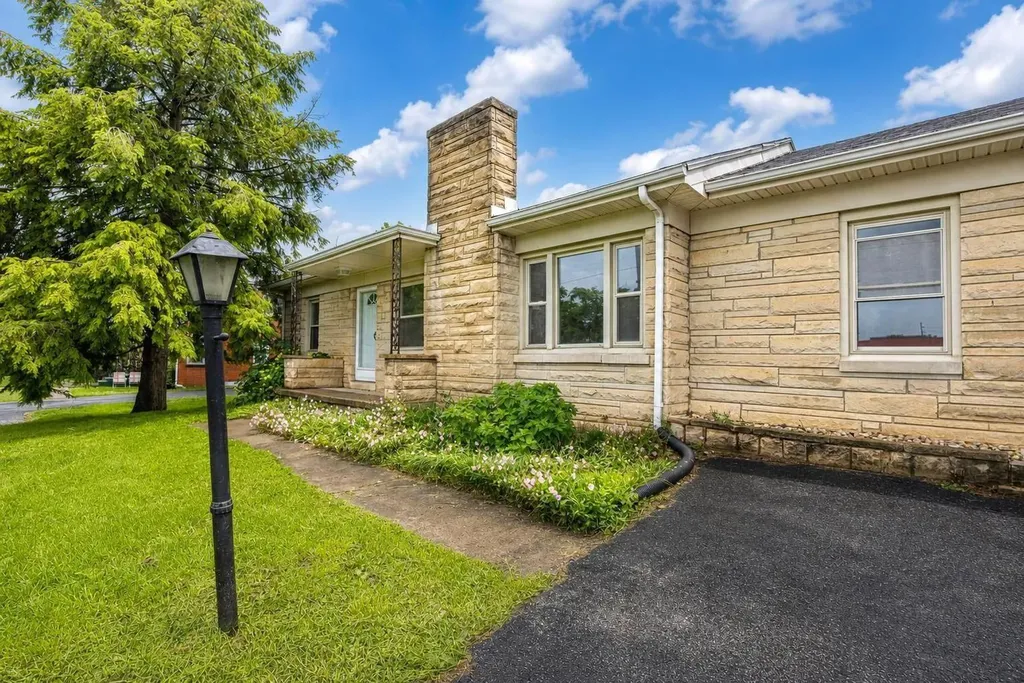 3970 Lexington Road Paris KY 40361