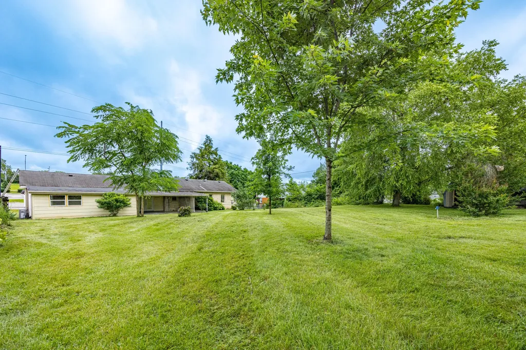 3970 Lexington Road Paris KY 40361