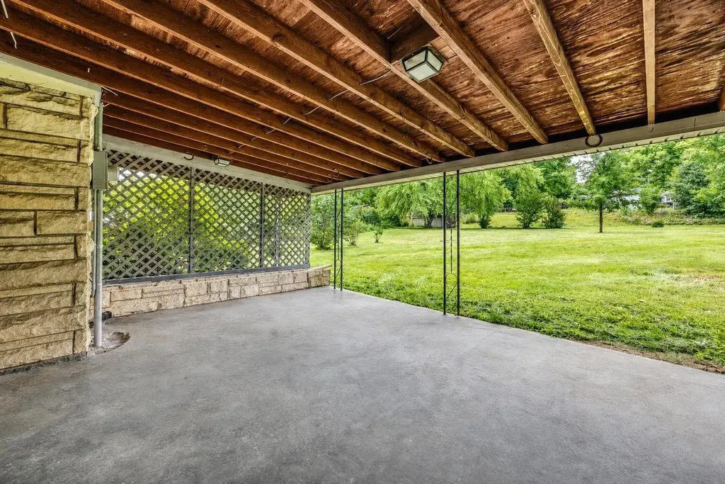 3970 Lexington Road Paris KY 40361