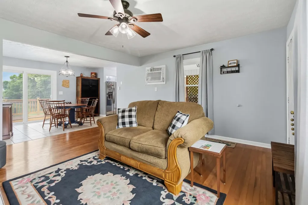 1598 Warwick Road Harrodsburg KY 40330