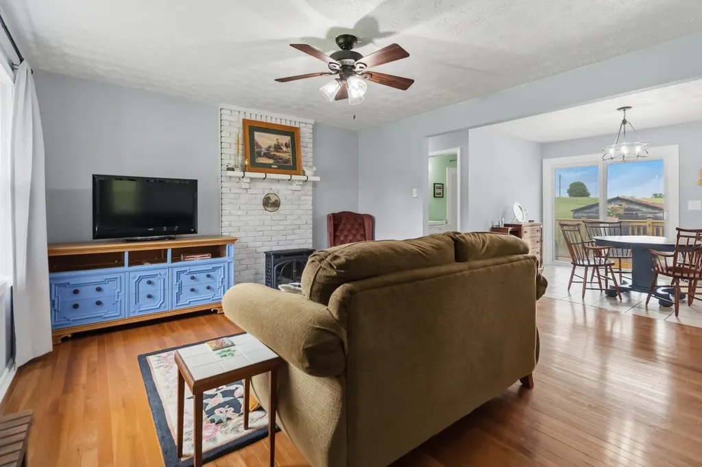 1598 Warwick Road Harrodsburg KY 40330