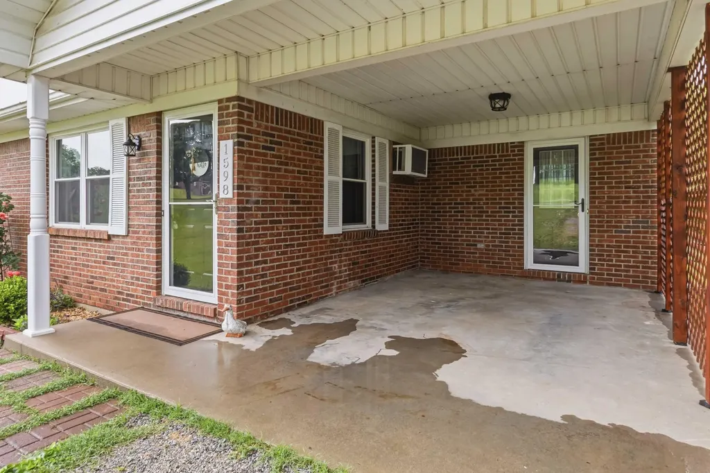 1598 Warwick Road Harrodsburg KY 40330