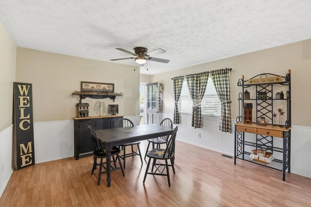 1623 Oakland Lane Harrodsburg KY 40330