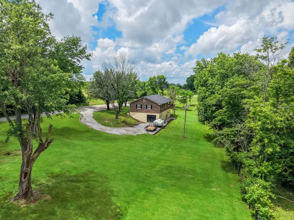 1623 Oakland Lane Harrodsburg KY 40330