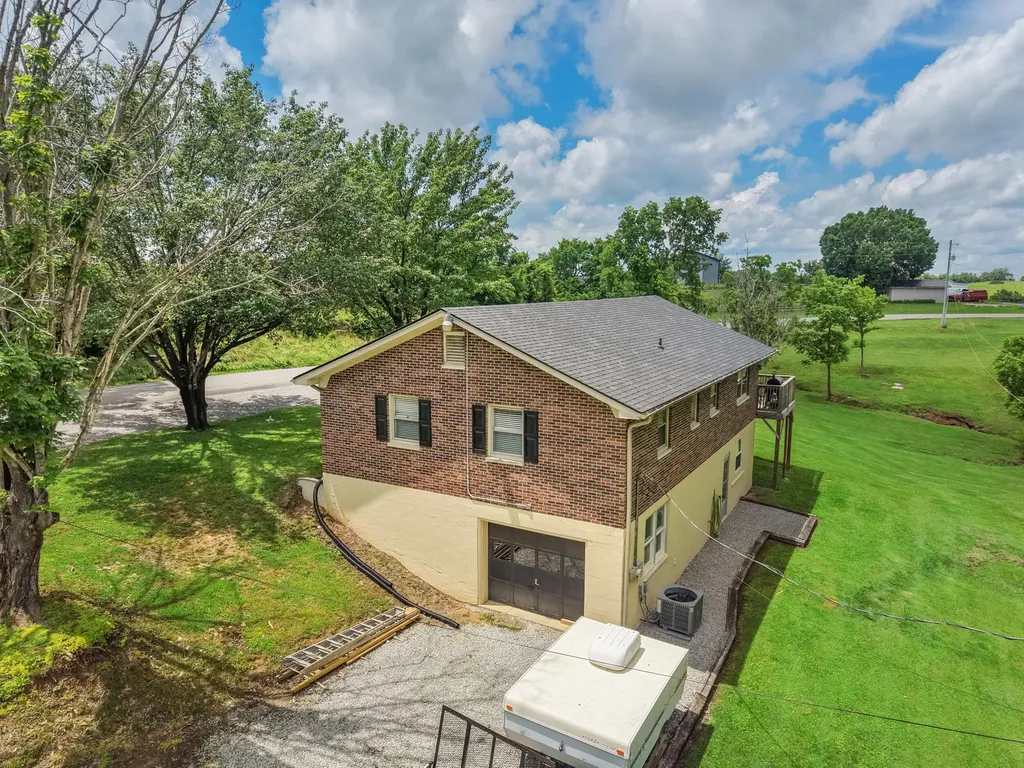 1623 Oakland Lane Harrodsburg KY 40330