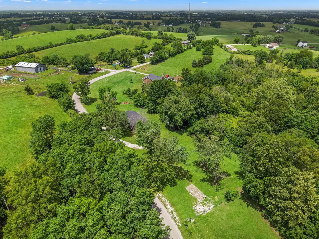 1623 Oakland Lane Harrodsburg KY 40330