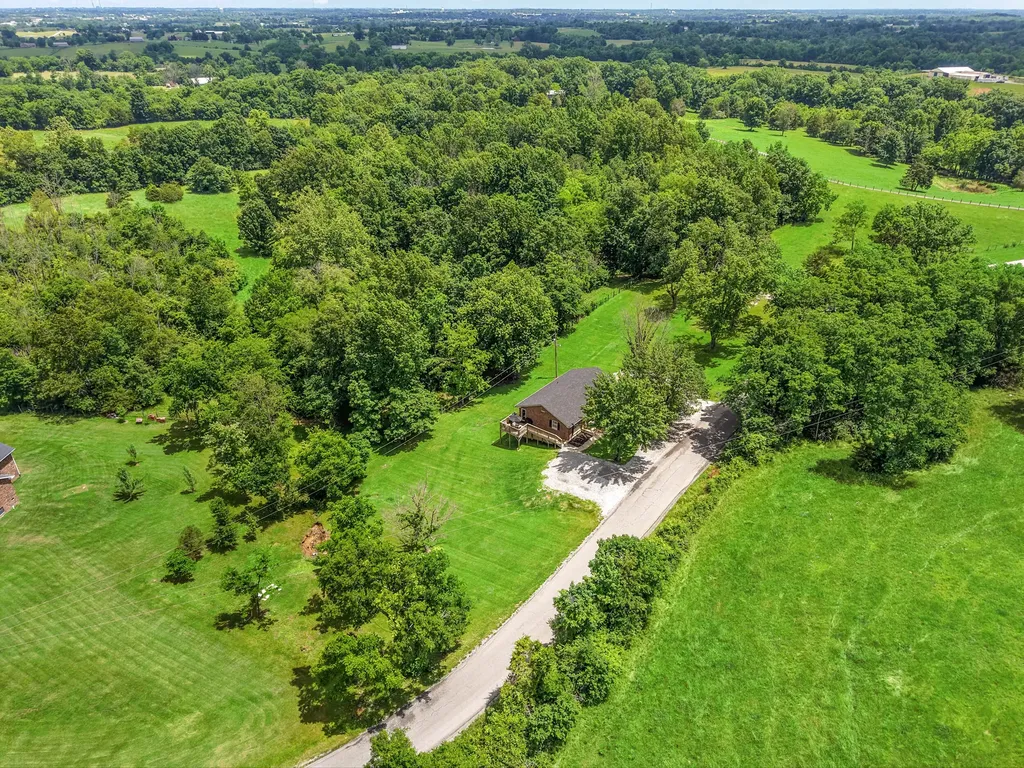 1623 Oakland Lane Harrodsburg KY 40330