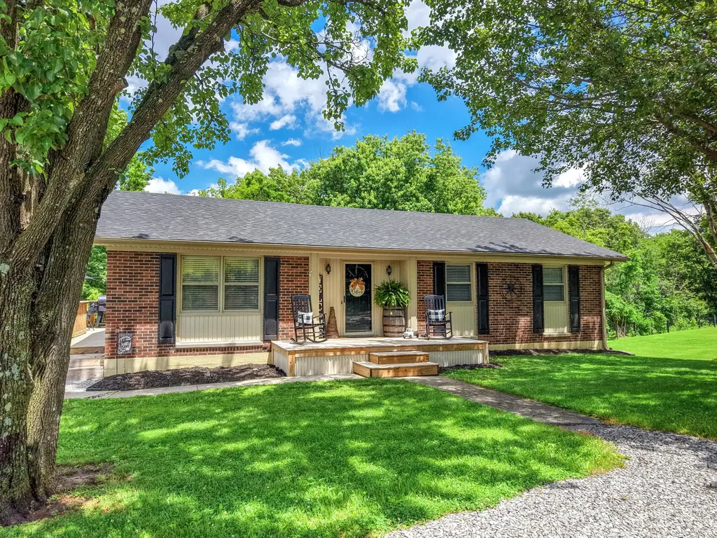 1623 Oakland Lane Harrodsburg KY 40330