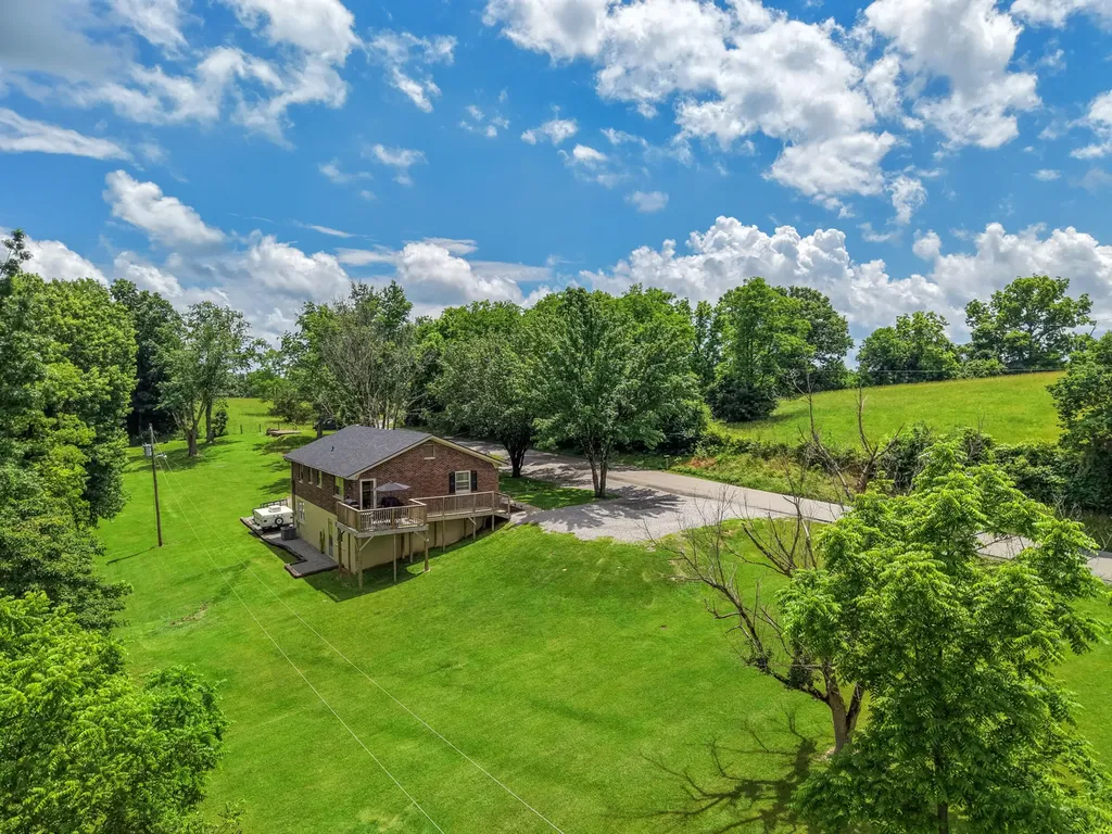 1623 Oakland Lane Harrodsburg KY 40330