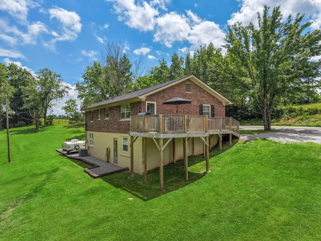 1623 Oakland Lane Harrodsburg KY 40330