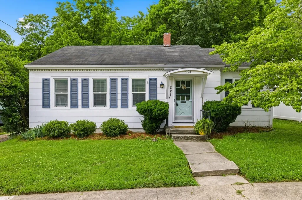 221 N 1st Street Danville KY 40422
