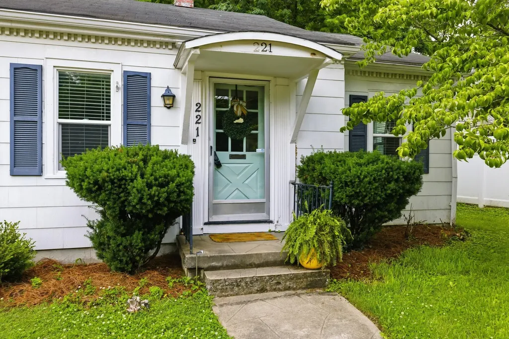 221 N 1st Street Danville KY 40422