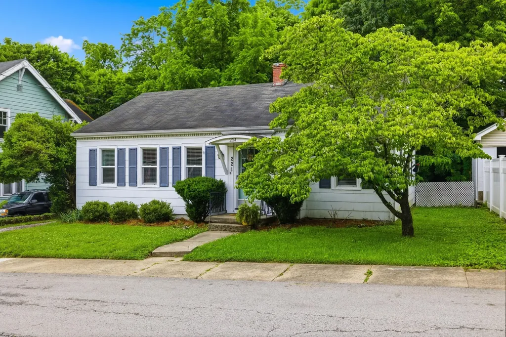 221 N 1st Street Danville KY 40422