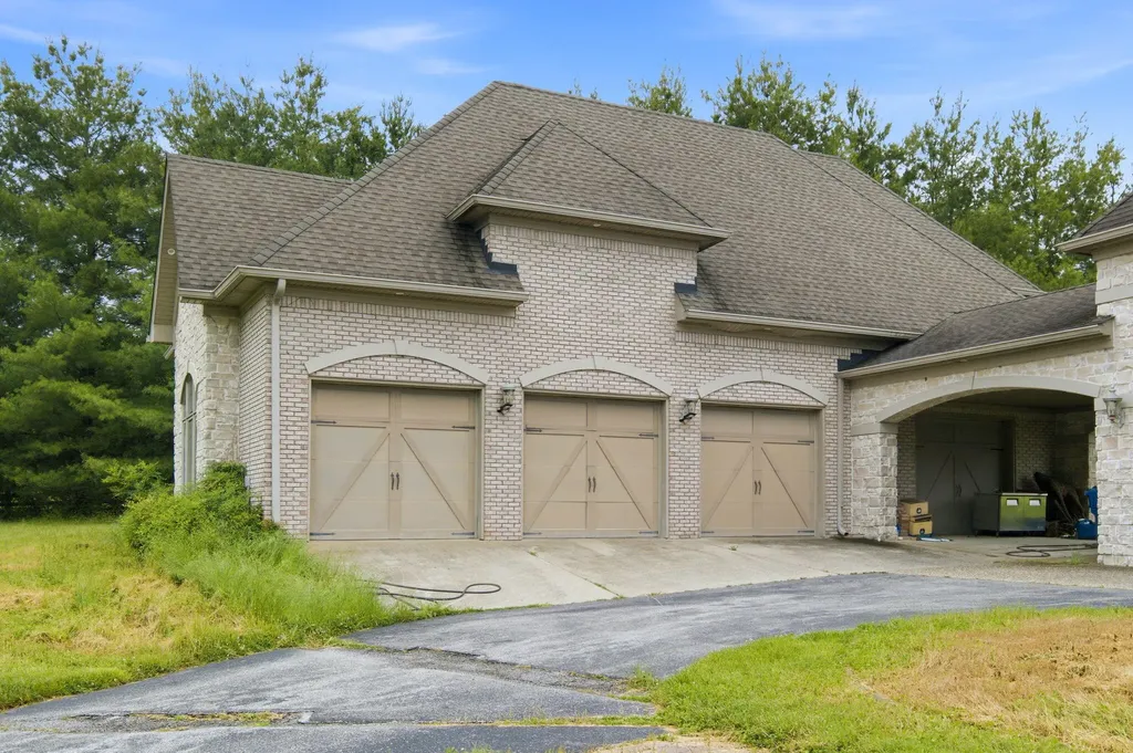 22 Timberwood Drive Simpsonville KY 40067