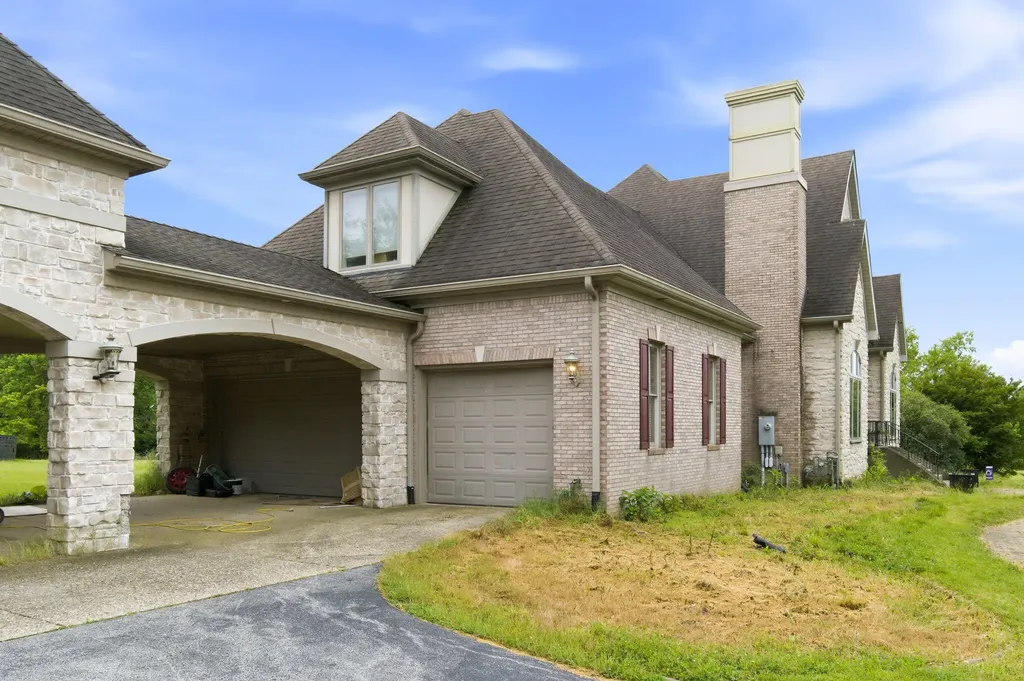 22 Timberwood Drive Simpsonville KY 40067