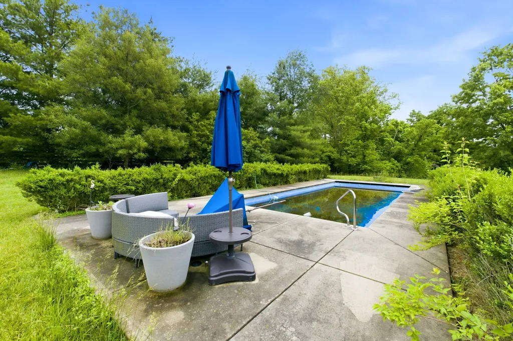 22 Timberwood Drive Simpsonville KY 40067