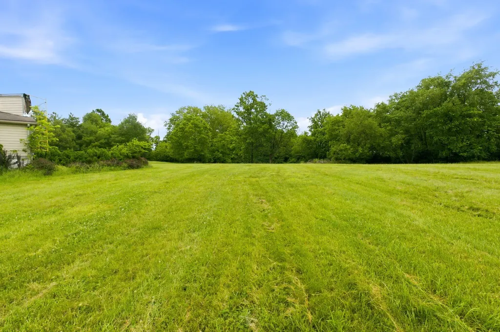 22 Timberwood Drive Simpsonville KY 40067