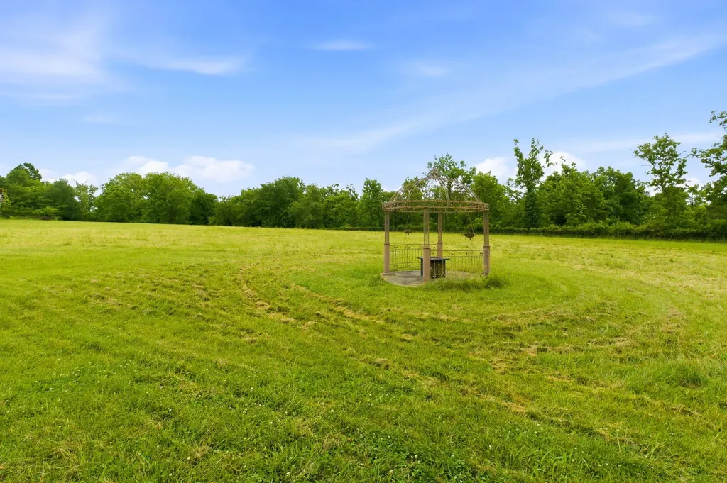 22 Timberwood Drive Simpsonville KY 40067