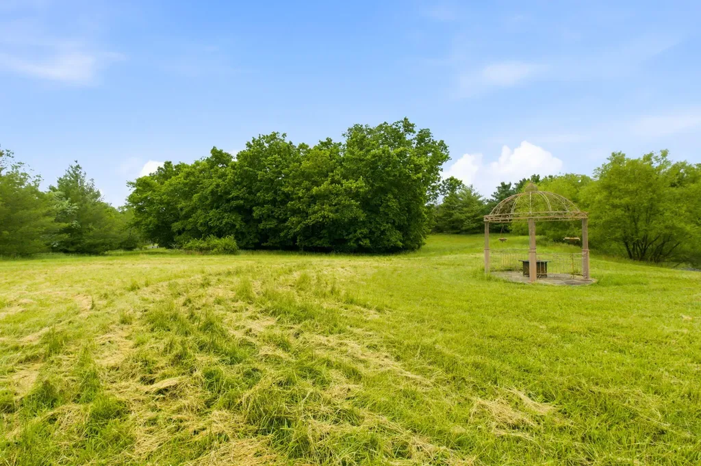 22 Timberwood Drive Simpsonville KY 40067