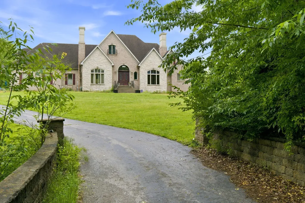 22 Timberwood Drive Simpsonville KY 40067