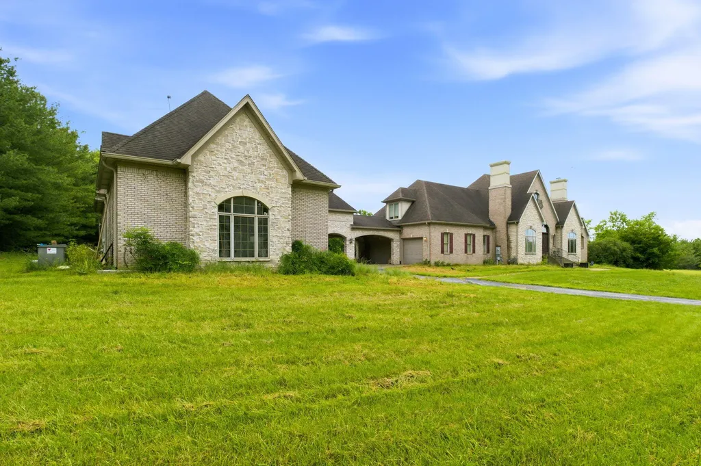 22 Timberwood Drive Simpsonville KY 40067