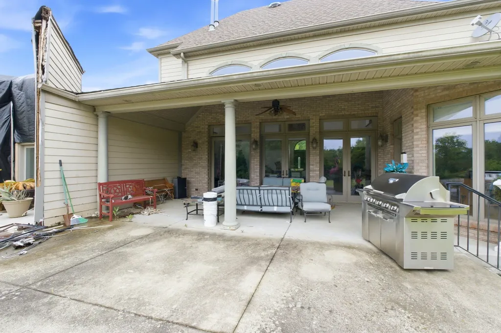 22 Timberwood Drive Simpsonville KY 40067