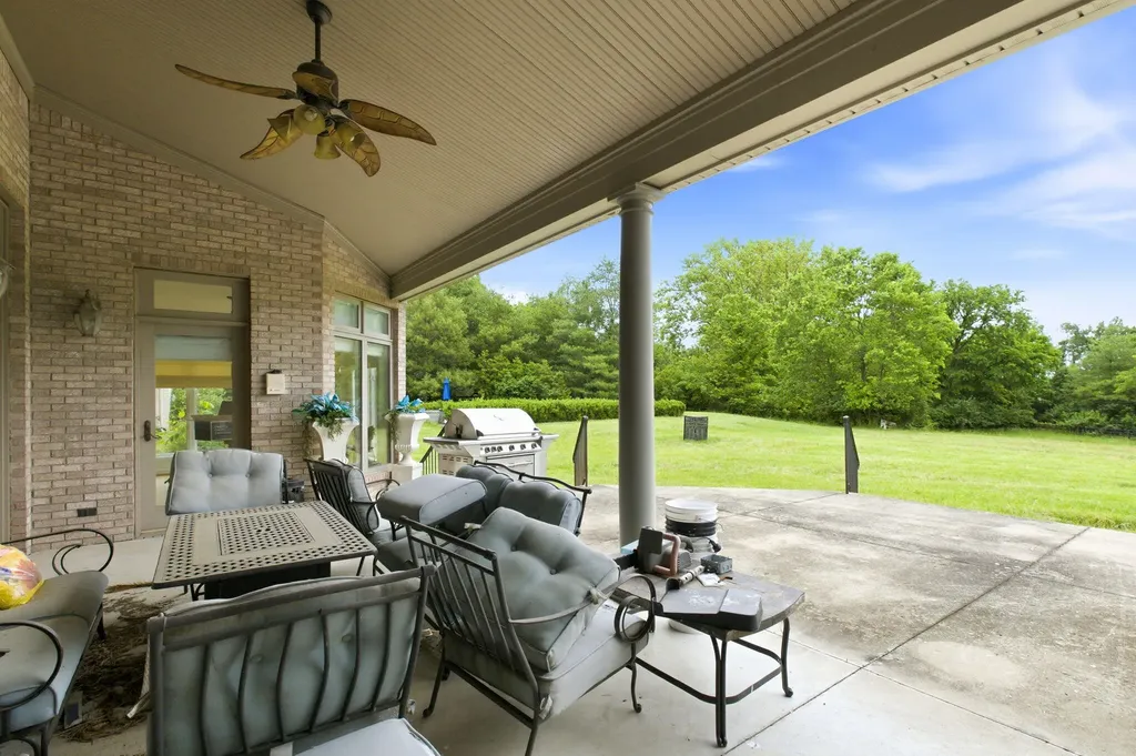 22 Timberwood Drive Simpsonville KY 40067