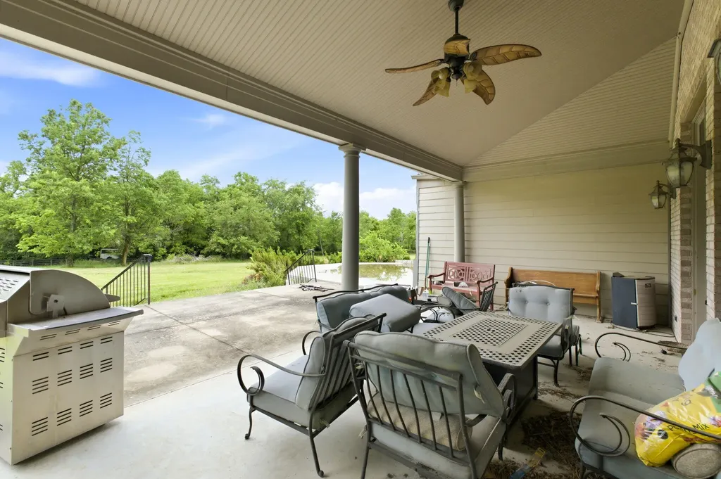 22 Timberwood Drive Simpsonville KY 40067